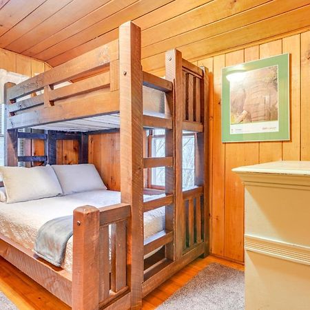 East Tawas Cabin With Deck, Backyard And Fire Pit! Bagian luar foto
