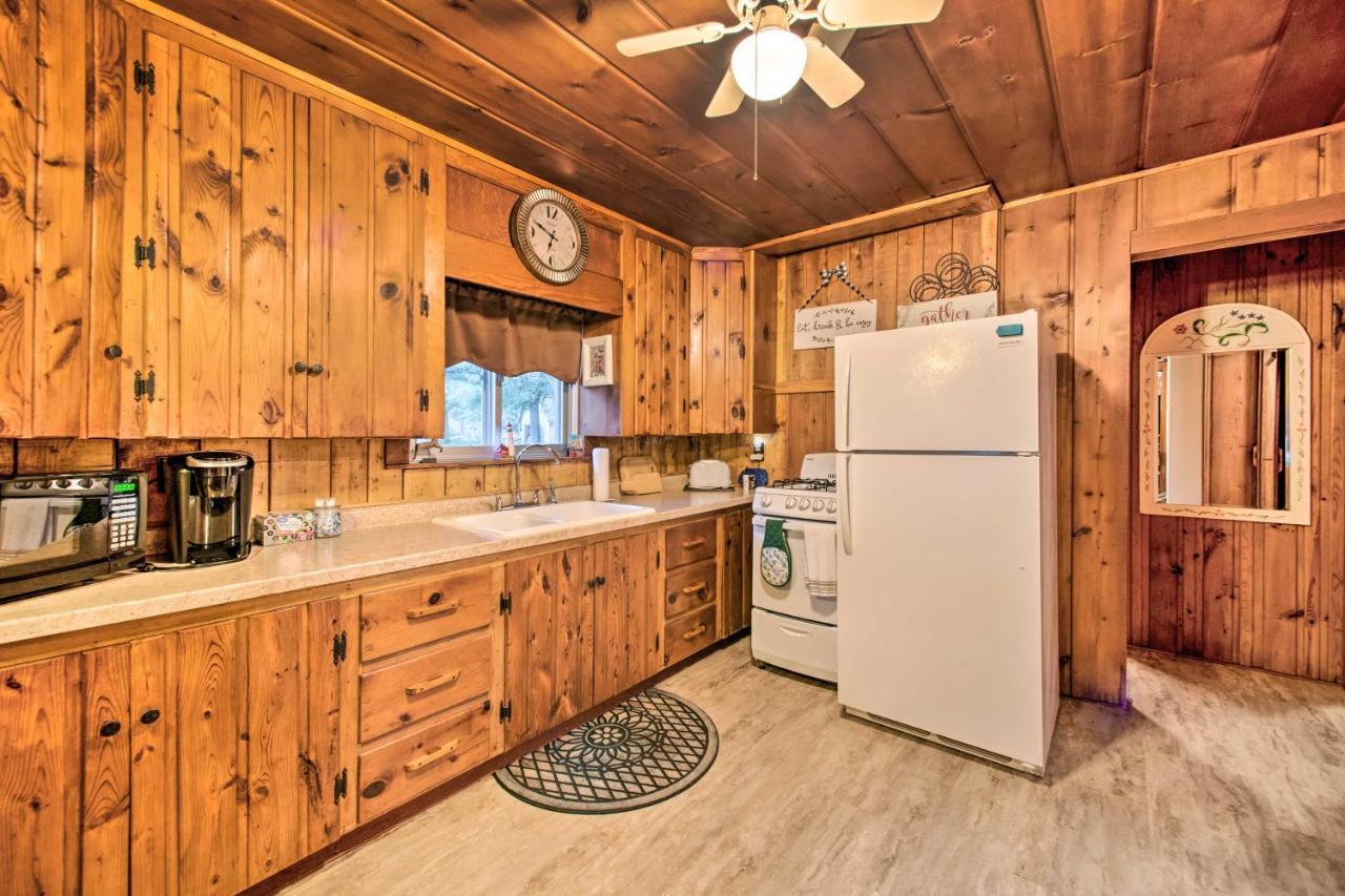 East Tawas Cabin With Deck, Backyard And Fire Pit! Bagian luar foto