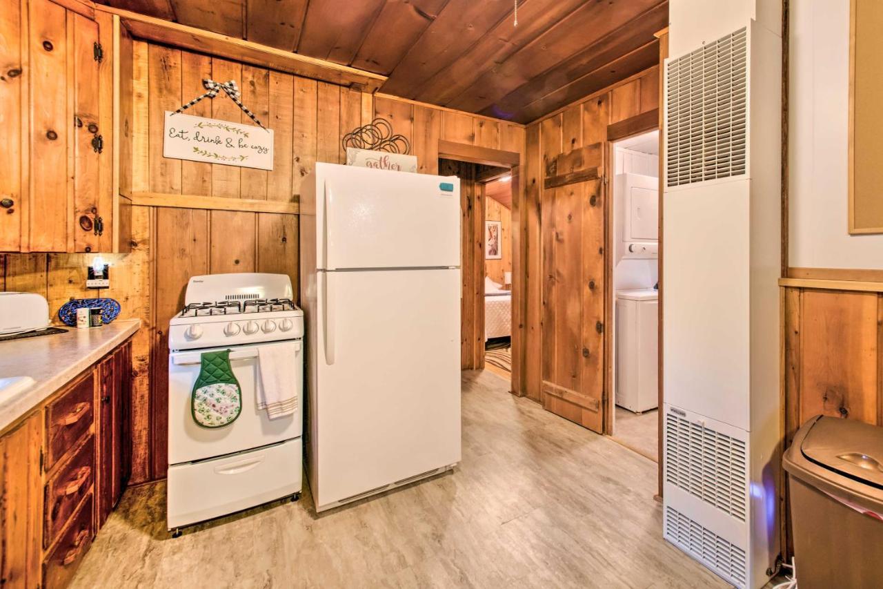 East Tawas Cabin With Deck, Backyard And Fire Pit! Bagian luar foto