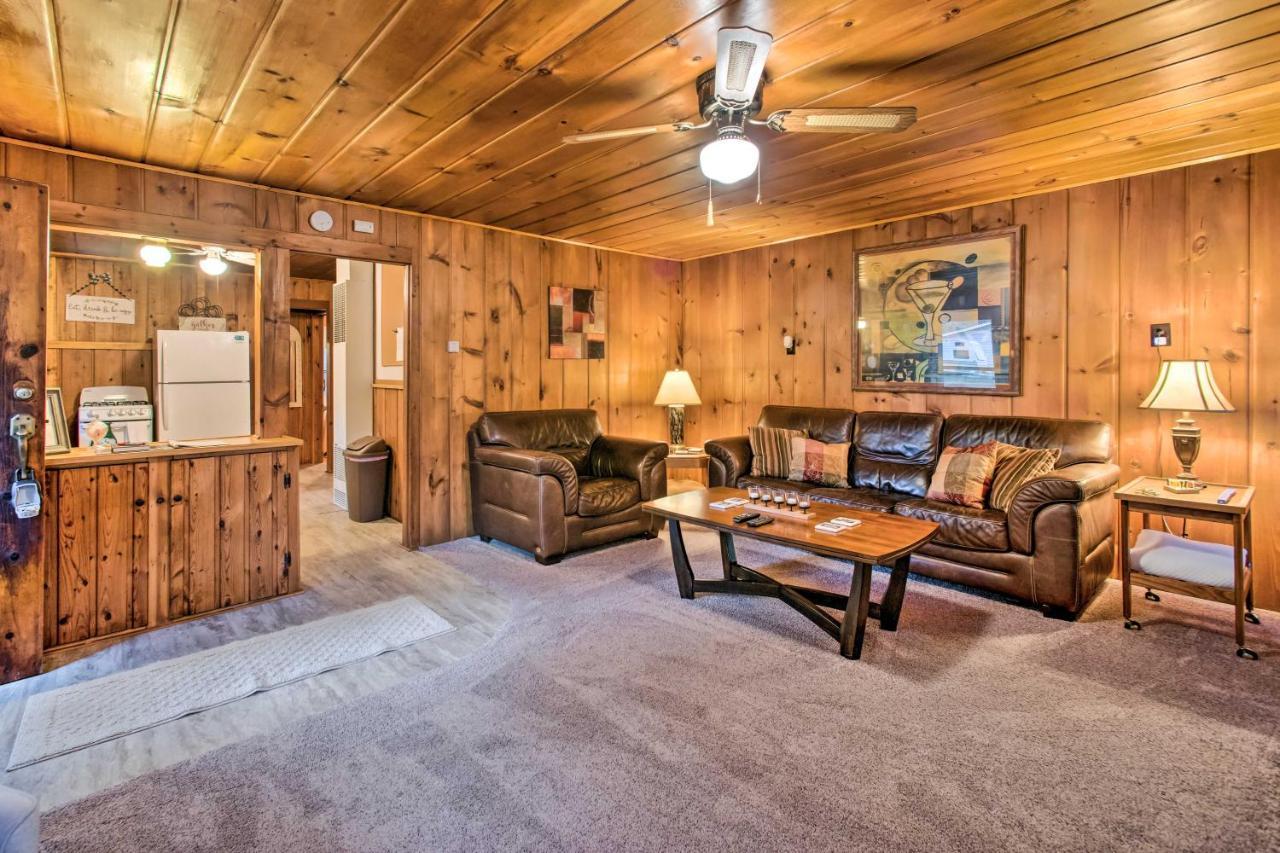 East Tawas Cabin With Deck, Backyard And Fire Pit! Bagian luar foto
